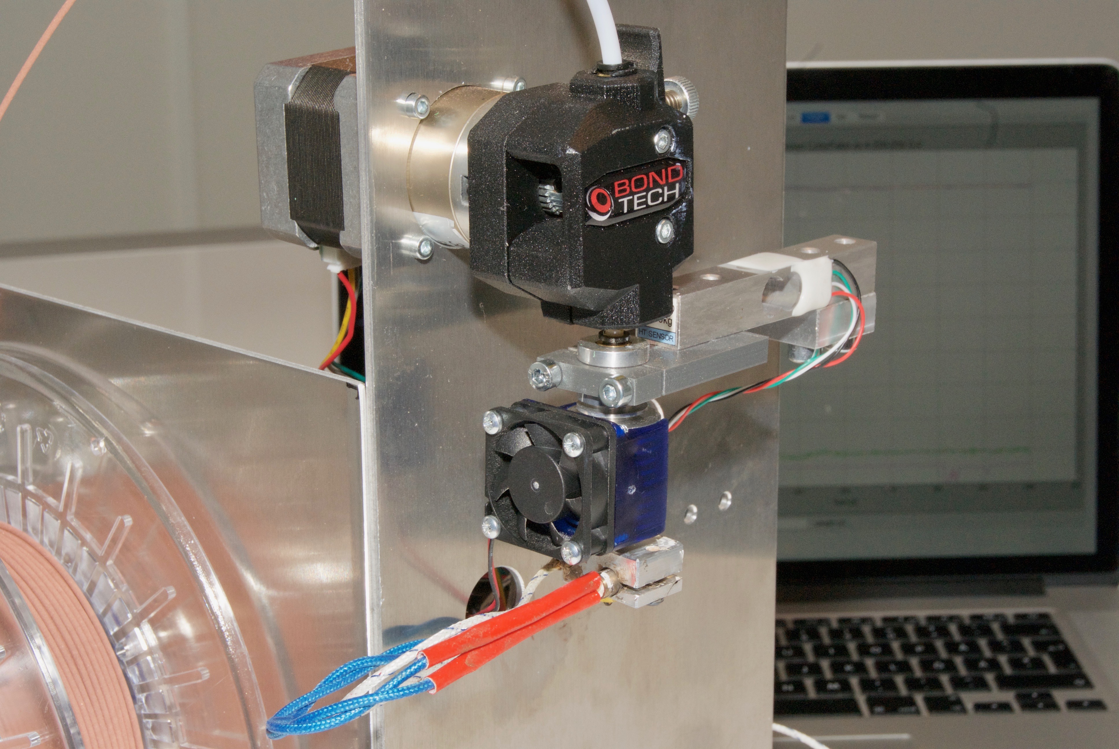  Close up of loadcell, extruder and hotend 
